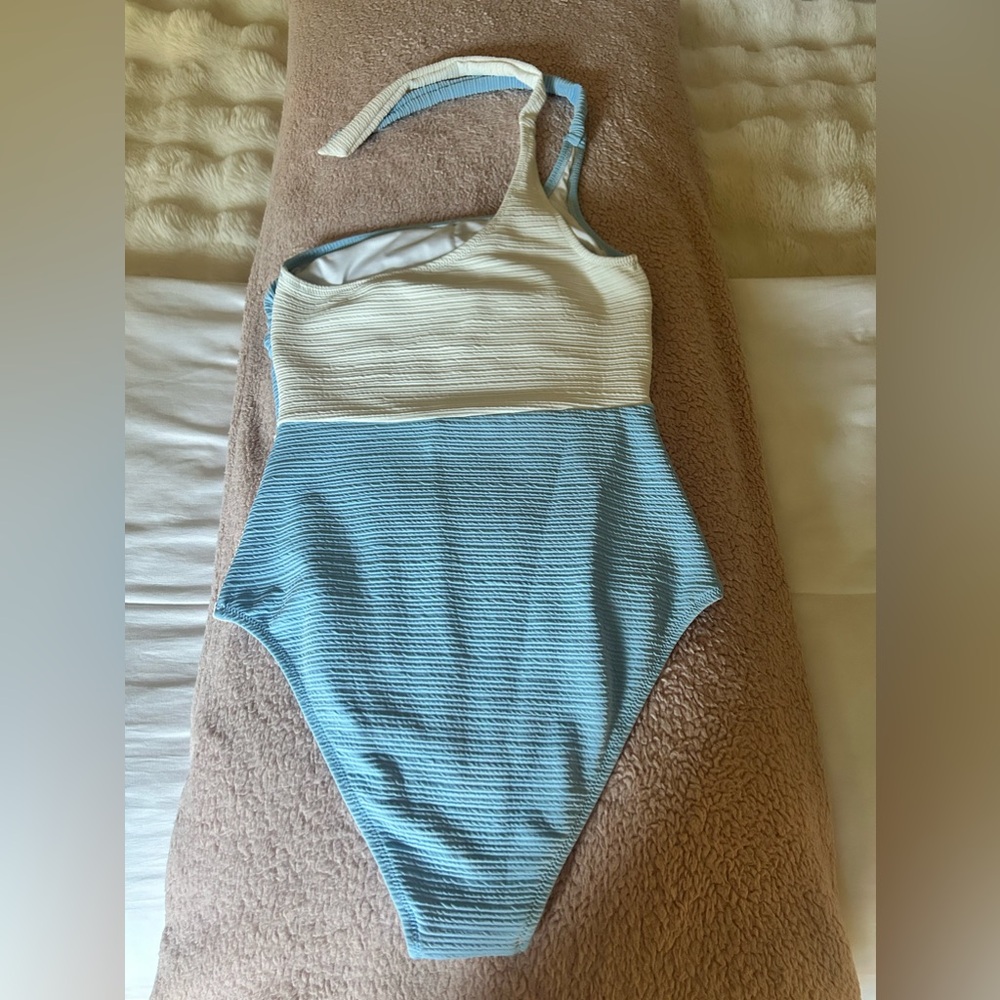 Cupshe Color block Bathing Suit - Picture 9 of 13
